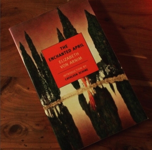 enchantedapril_instagram_bookworlderyvette